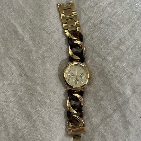 Michael Kors MK4222 Tortoise & Gold Chain Watch - Picture 3 of 5